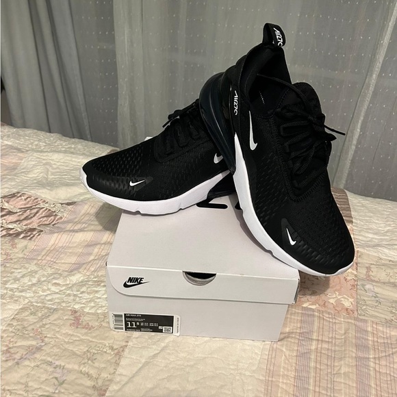 Nike Airmax 270 - Men size 11 - Picture 3 of 6